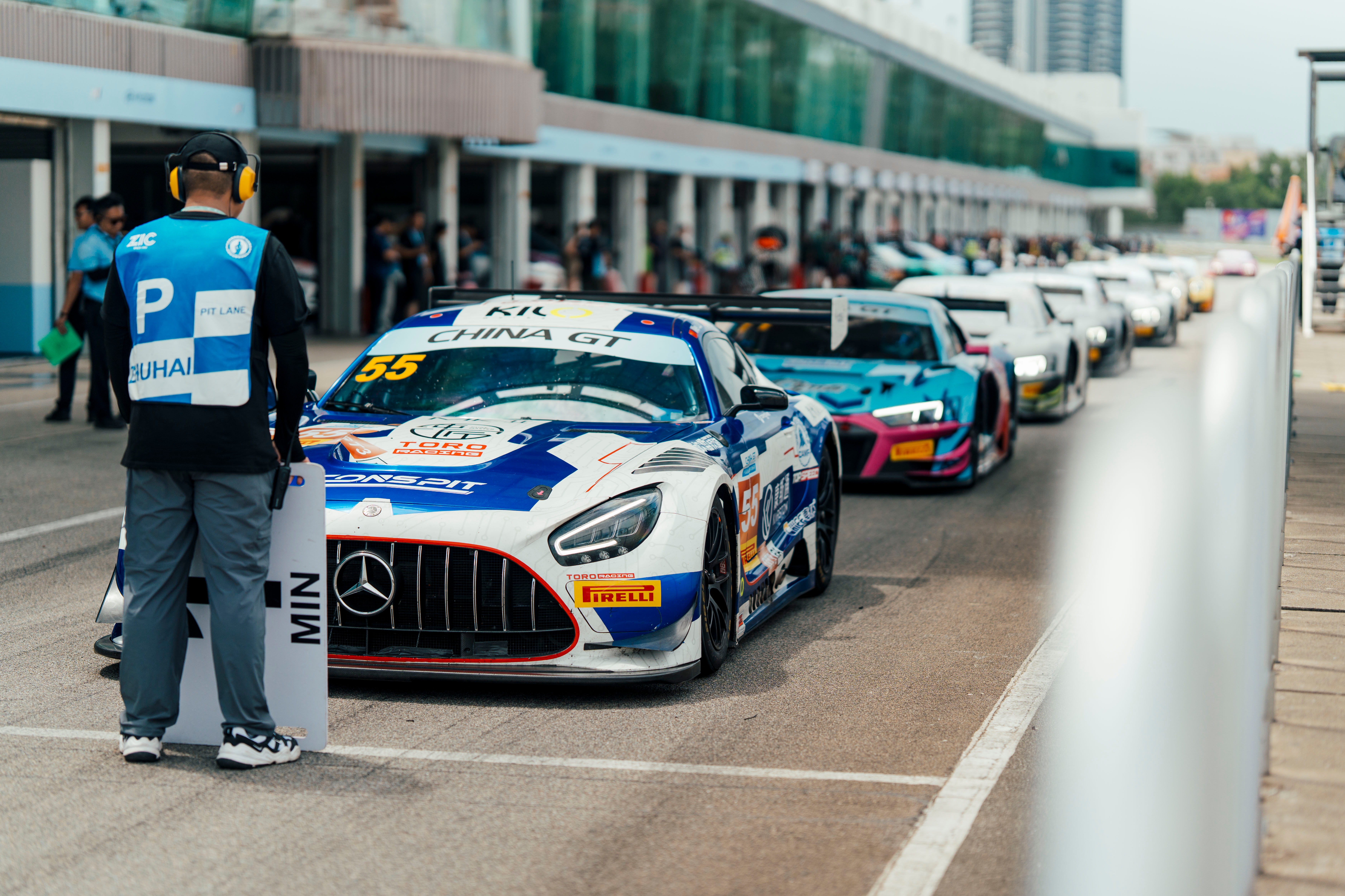 有阵子没发《冠军之路》了，一会儿更新，这期讲的是China GT珠海站的比赛。暴