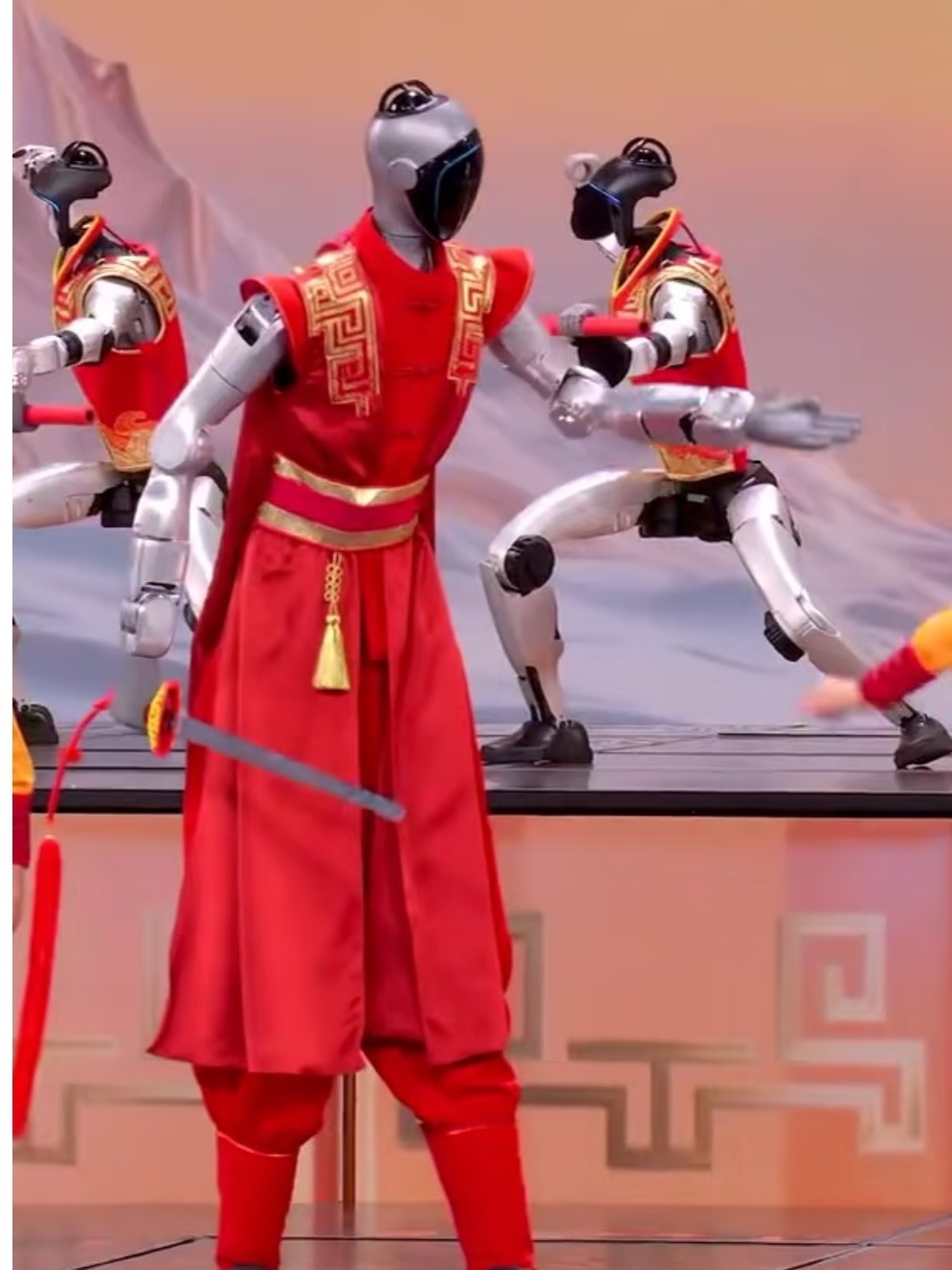 春晚的机器人节目给五竹看哭了网友还是实力派！看到机器人都能联想到五竹！这何尝不是