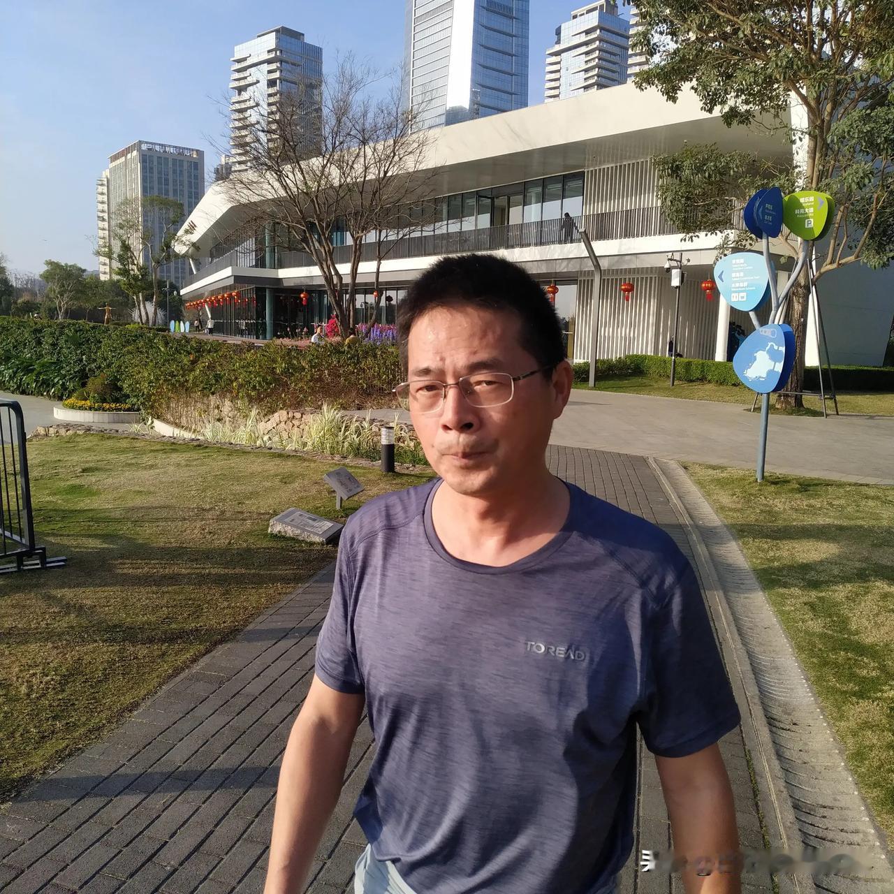 从年三十到初五一直没有消停过，我走到哪里就跟到哪里，是条好狗