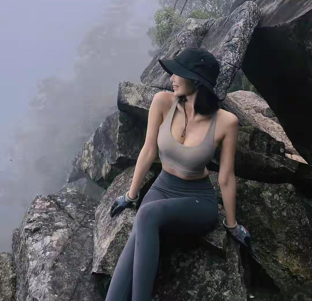 深圳七娘山，周末爬山的同事。