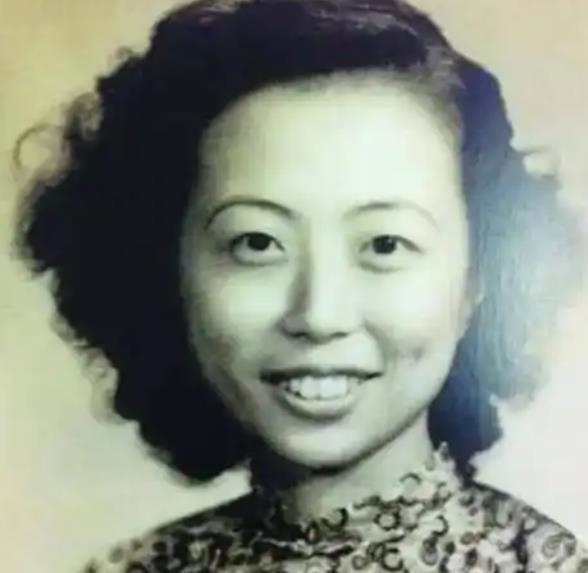 1946年国民党高层一系列会议机密突然外泄，蒋介石下令吴铁城立即展开彻查，这起事