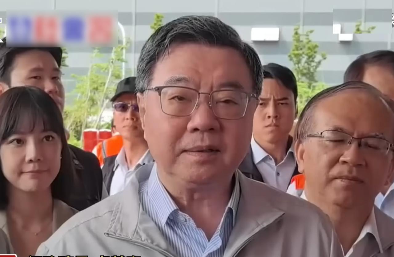 郑丽文昨天在北京，发言称“拒绝外力介入台海”，卓荣泰居然称：玩火过头了。

呵呵