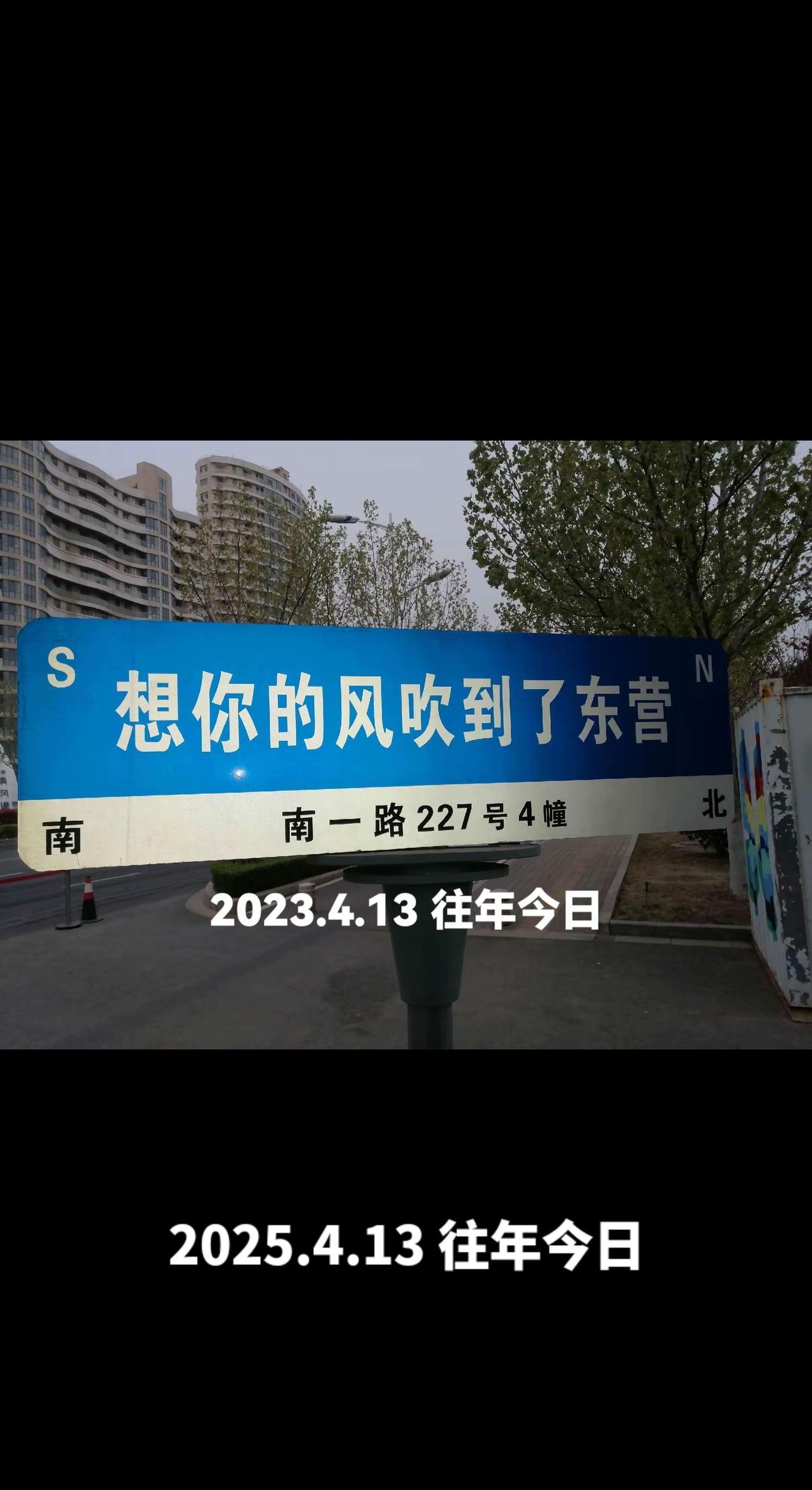 今天上午，久未见面的朋友到图书馆来还书。前段时间他自驾游遍了大半个中国直到西藏拉