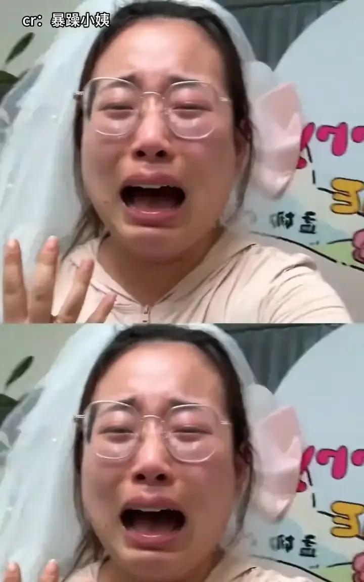 林小满被求婚那天，偏偏是她最没状态的时候。

我刷到她分享的时候，第一反应还以为