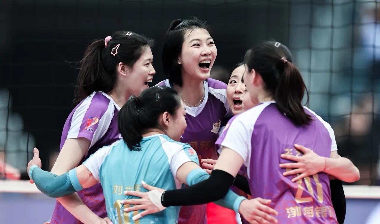 天津女排夺得2023/2024赛季女排联赛冠军！🏆[烟花]
2月3日，在女排联