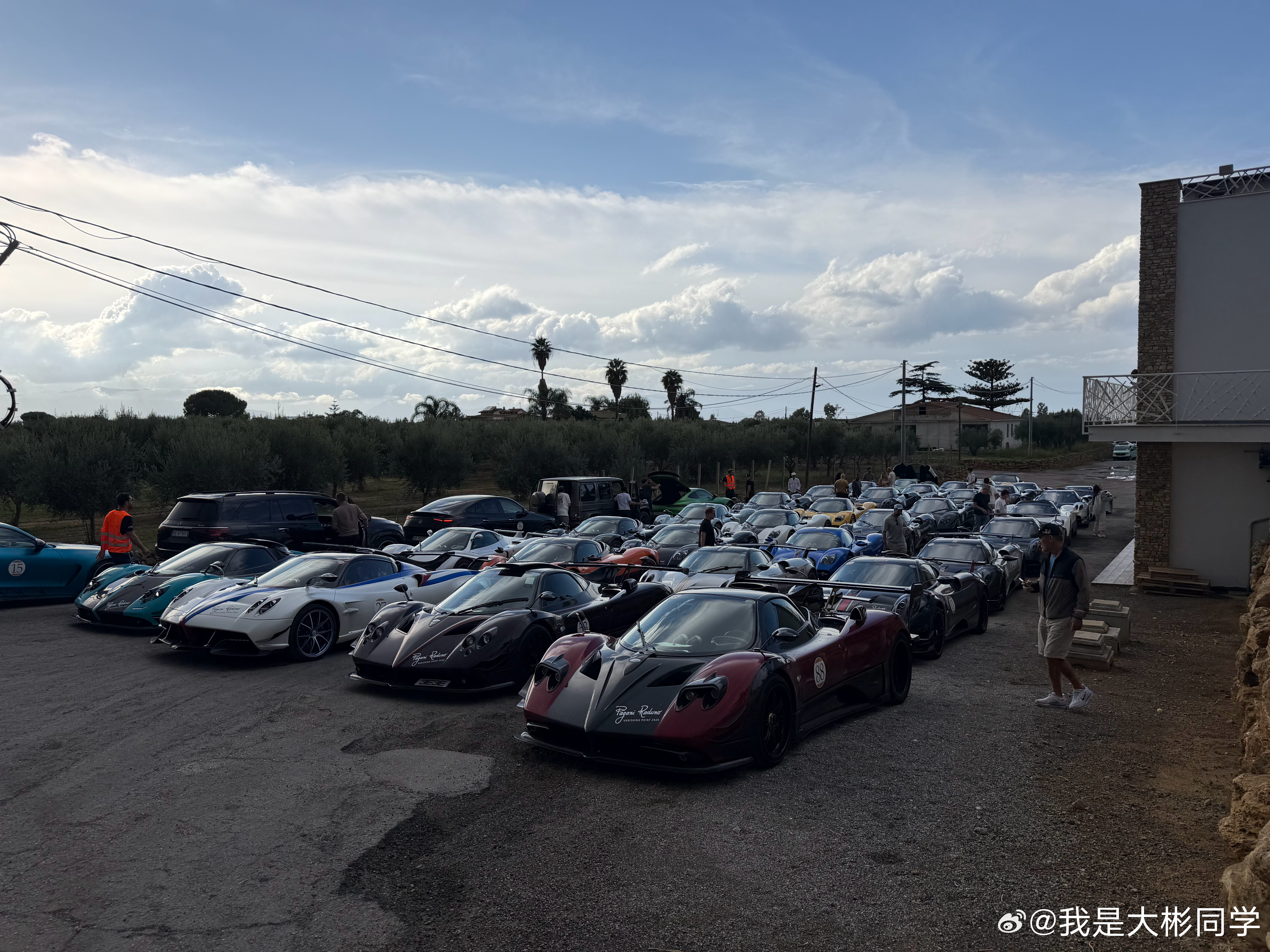 太忙了，这两天在西西里参加帕加尼raduno活动，都没空发微博[笑cry]  ​