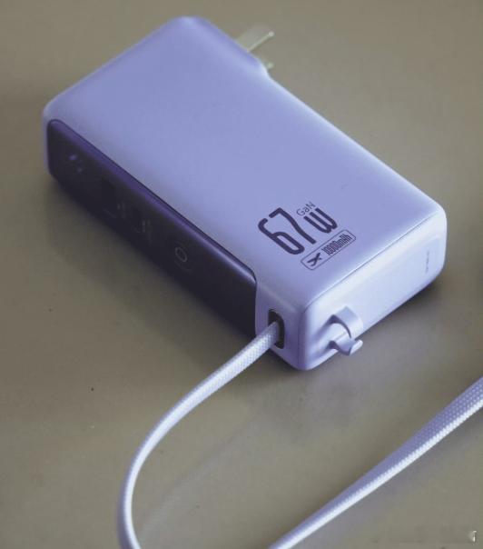 史上最严充电宝新规将落地 没想到吧，一个罗马仕逼出了最严的充电宝新规，不过也是好