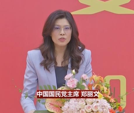 10月9日上午，台北，国民党中央党部前广场。一群女性民代站在一起，李彦秀、陈玉珍