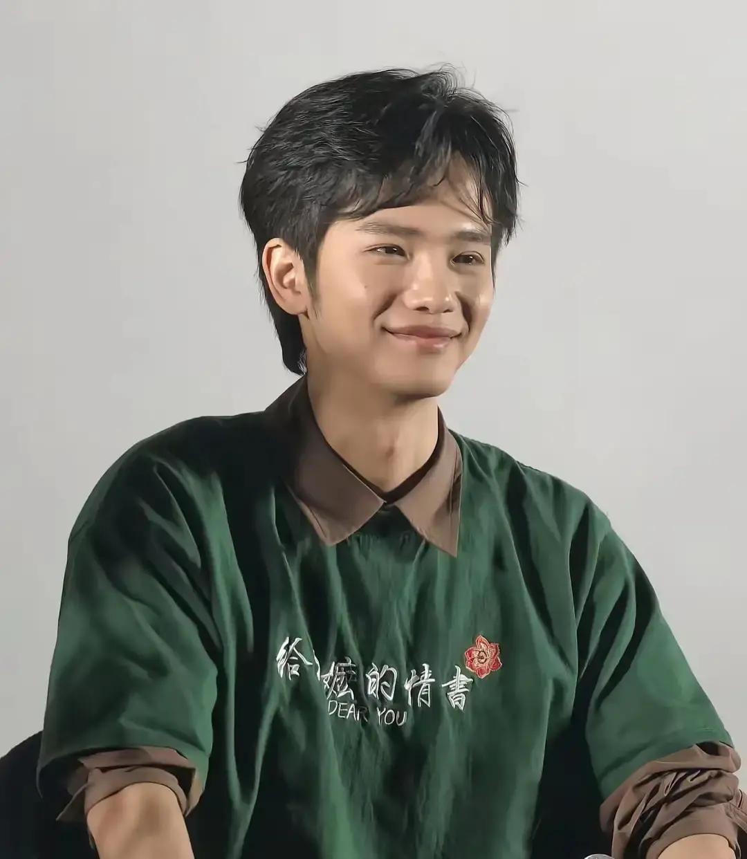 23岁的王彦桐，在被剧组告知“不行”后，递了条微信：“导演，不要钱，我进组帮您搬