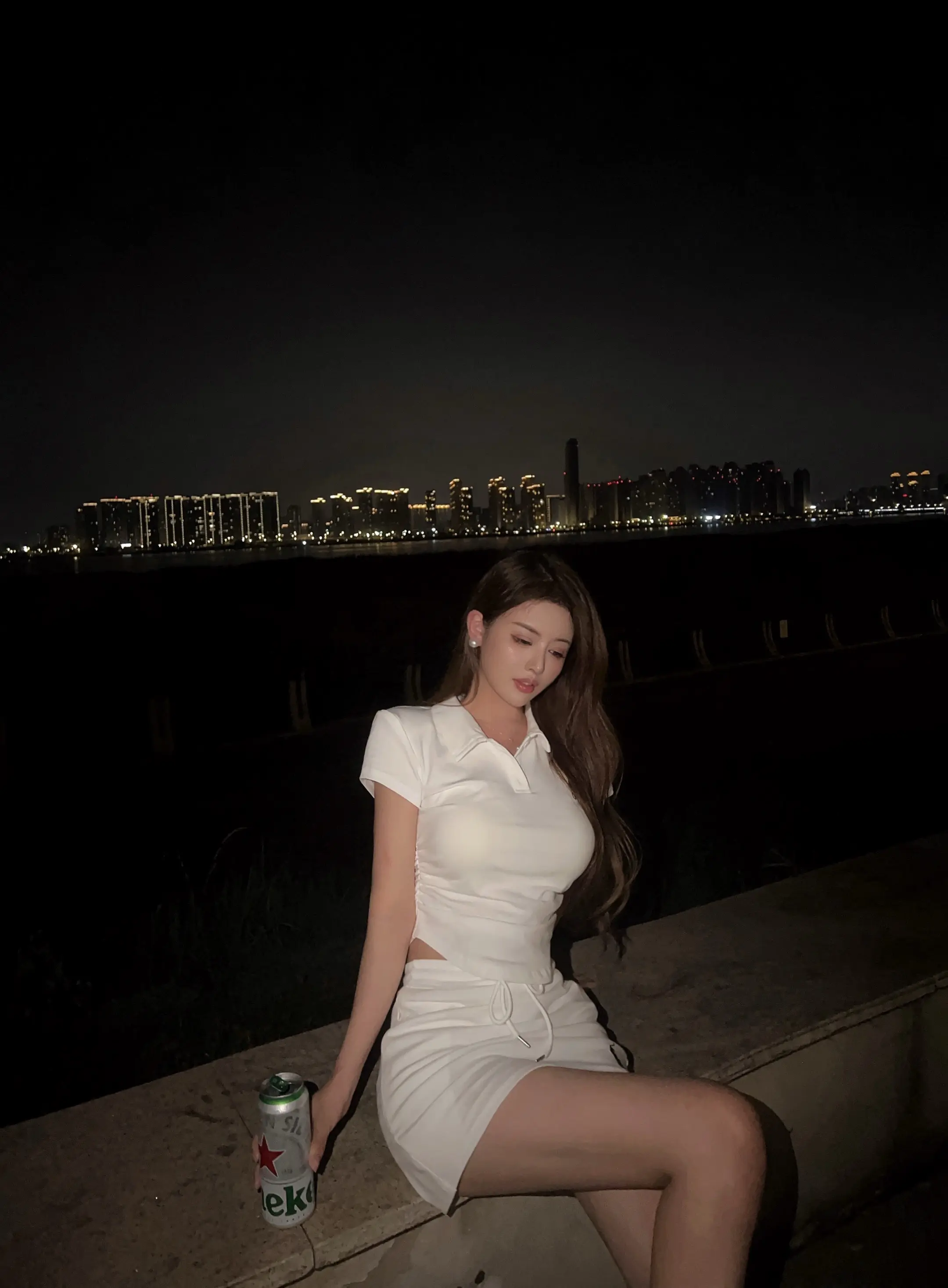 我在月光下许过情真 问你到底爱我有几分