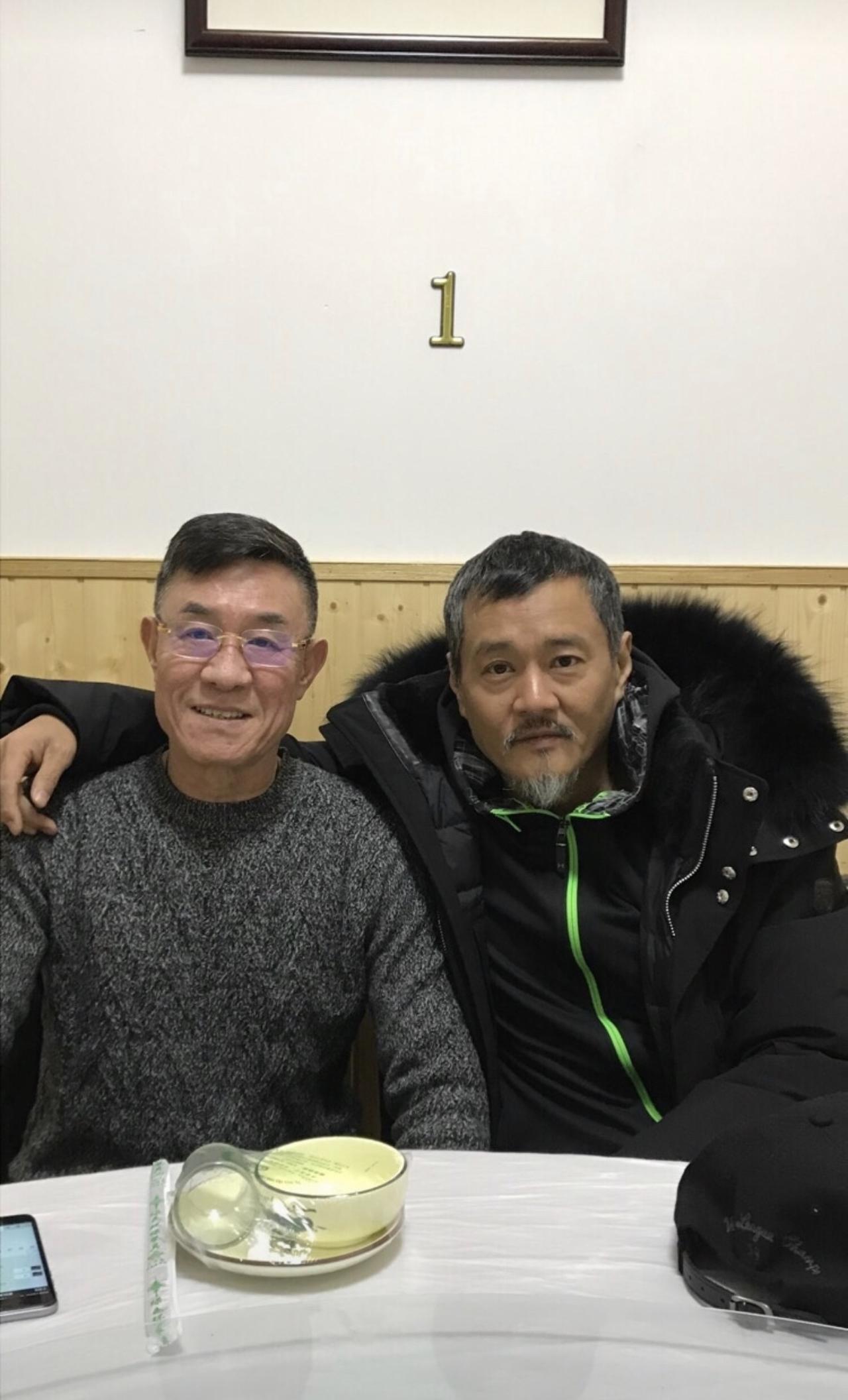 杜志国与王辉的旧照，1999年，两人在电视剧《雍正王朝》中，饰演经典角色，“年羹