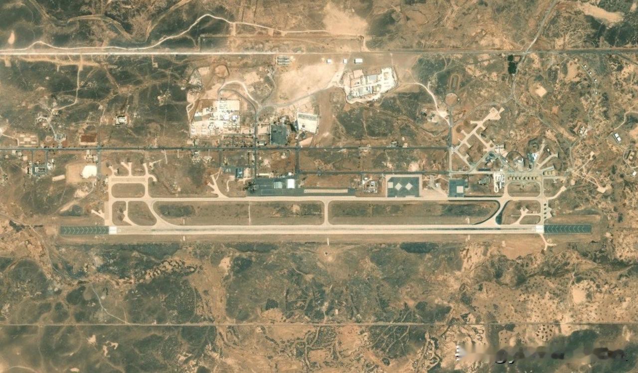 据伊朗媒体7月12日报道，IRGC空天部队今晨对约旦哈桑王子空军基地发起弹道导弹