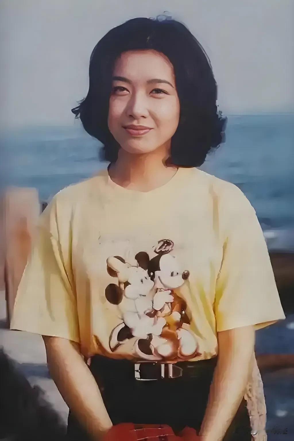 女演员江珊的五官并不完美，嘴巴和鼻子甚至还有点丑，但组合在一起确是很有韵味的一个