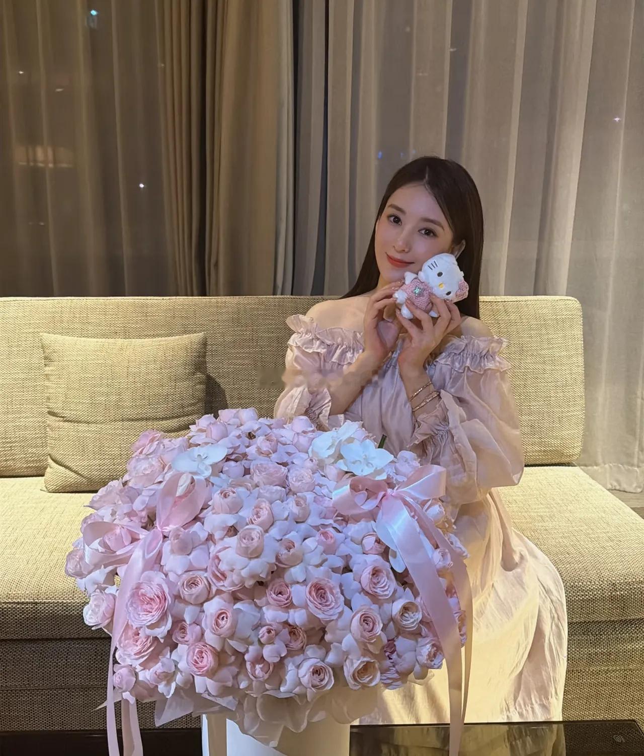 方媛桃花坞录制，顺利杀青！有一说一，她在这个综艺里，因为分房间，引起争议，口碑下