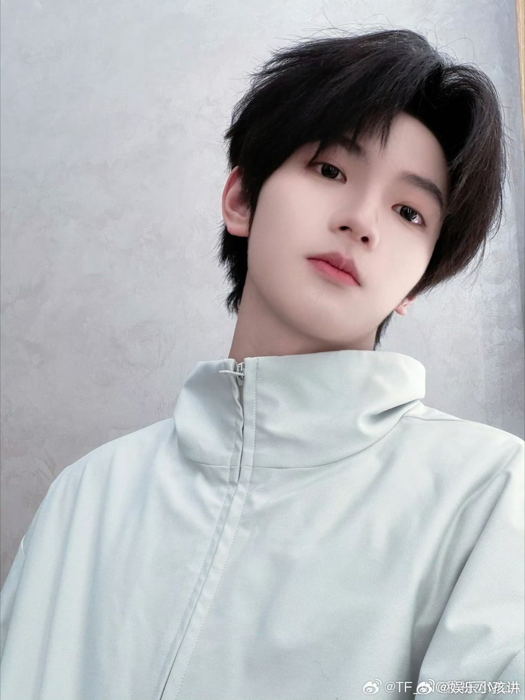 周五晚高疯连发20条穆祉丞周五晚高疯 周五晚高疯最大惊喜就是穆祉丞！舞台实力在线