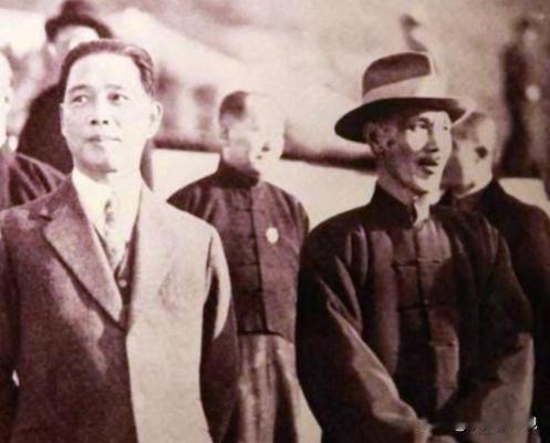 1944年，汪精卫病逝，陈璧君为他用水泥砌了一座千斤的大墓，葬于南京中山陵。2年