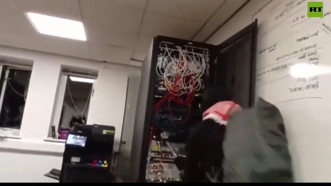 新闻快讯——苏格兰活动人士冲击涉以色列航空航天工厂。
布伦顿航空制品公司为以色列