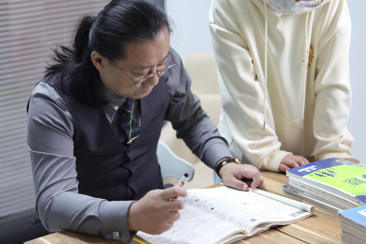 省重点高中20多年物理老师告诉你，你家孩子和那些985、211的学霸最大的差别，