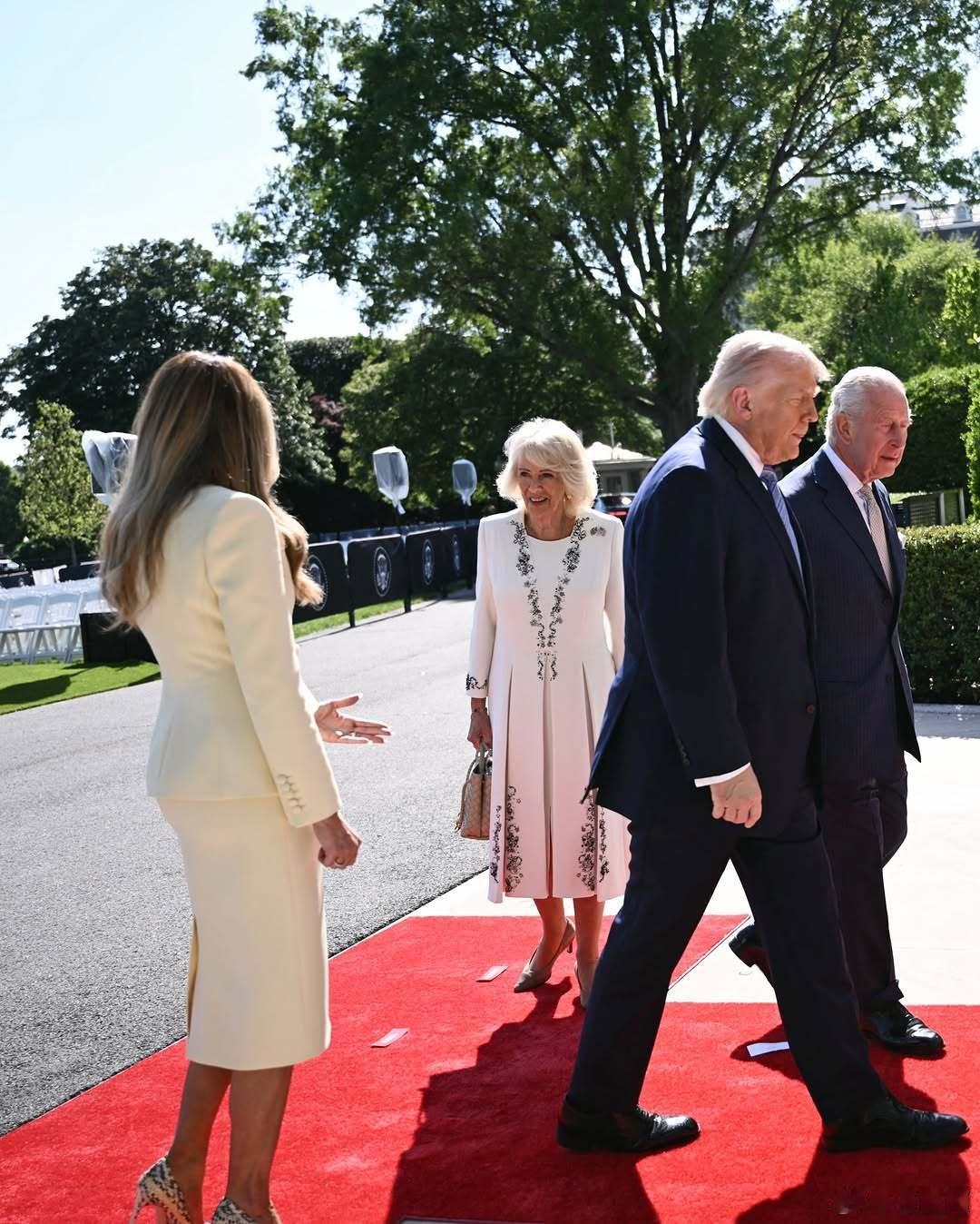 英国王室 🇬🇧🇺🇸4月27日，查尔斯国王和卡米拉王后抵达白宫南门廊，特朗