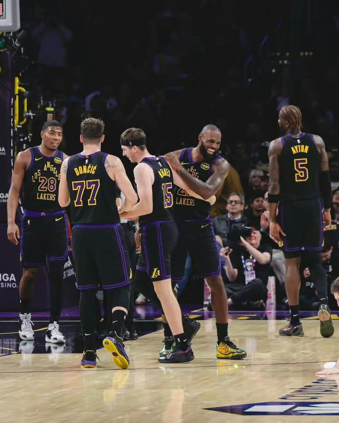 湖人能争冠吗？麦迪：以目前的阵容他们无法击败雷霆和掘金！近日，麦迪在节目中点评了