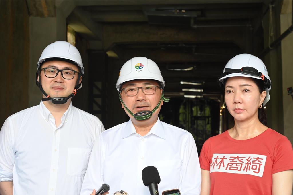 关圣帝君圣诞 侯友宜送关公给李四川亲昵称呼“我的兄弟”
国民党新北市长参选人李四