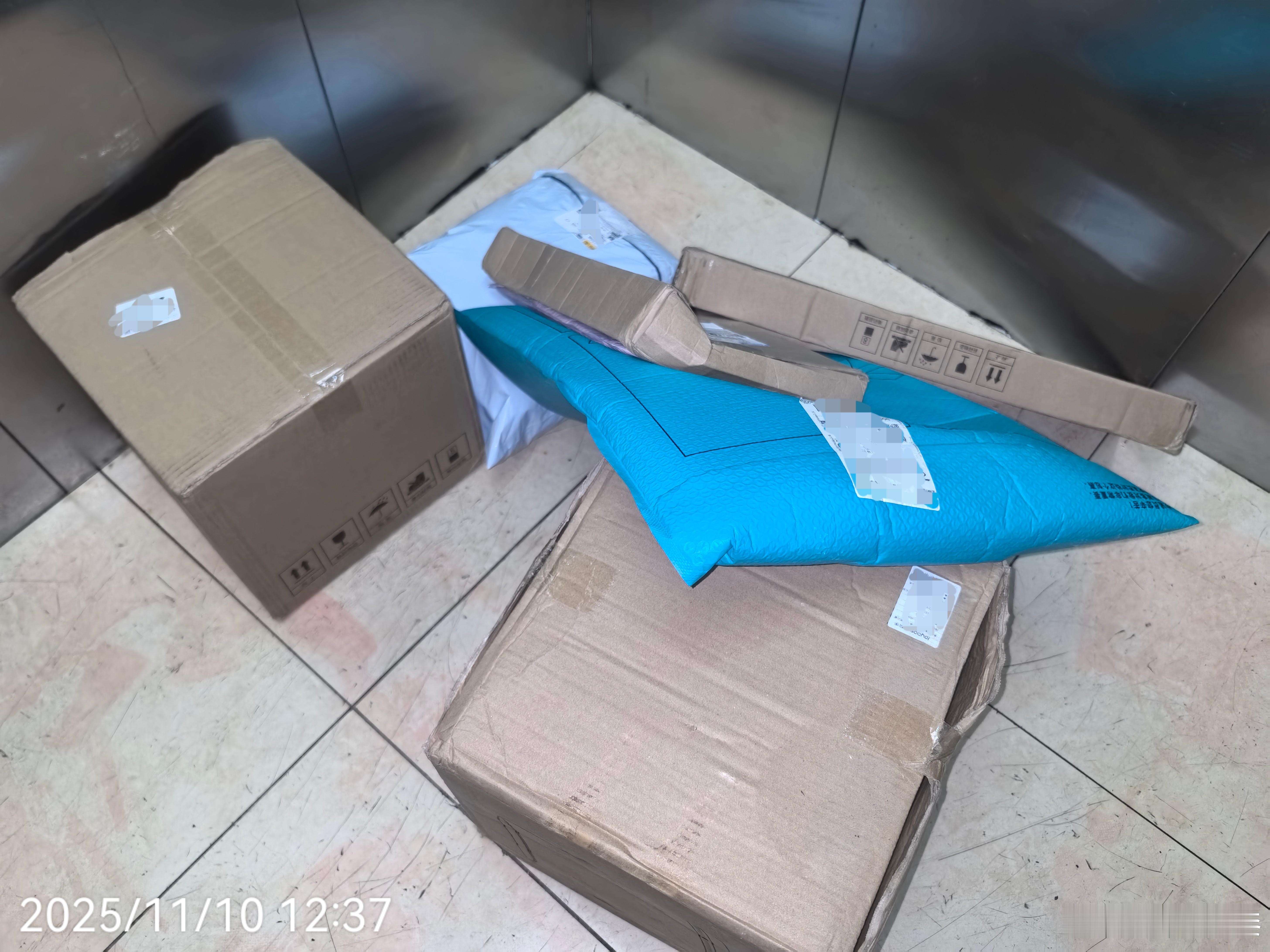 我想告诉个别女同志一个正确的消费观念：购物应当基于真正意义需要，即“按需购物”，