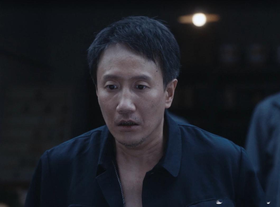 重器为抢生意当众扒女子衣服 这种为了私利不择手段的丑陋行径，真的让人看到了市井深