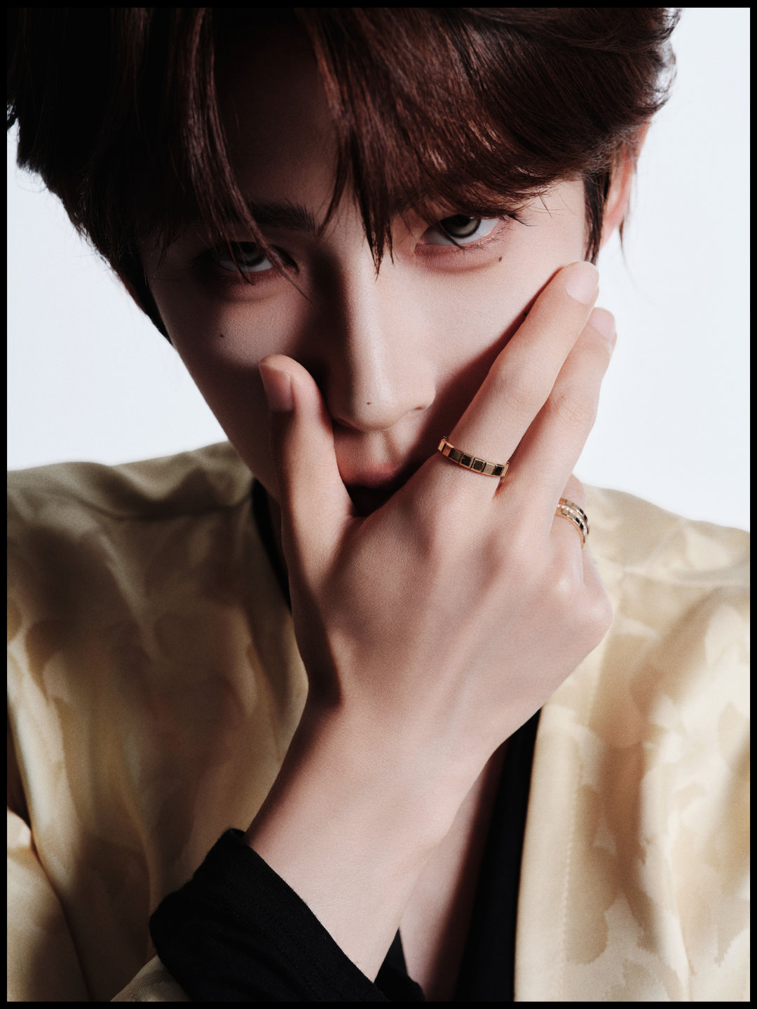 刘宇｜微博视界大会造型出图，身穿Givenchy 1985年古董高定，佩戴萧邦高