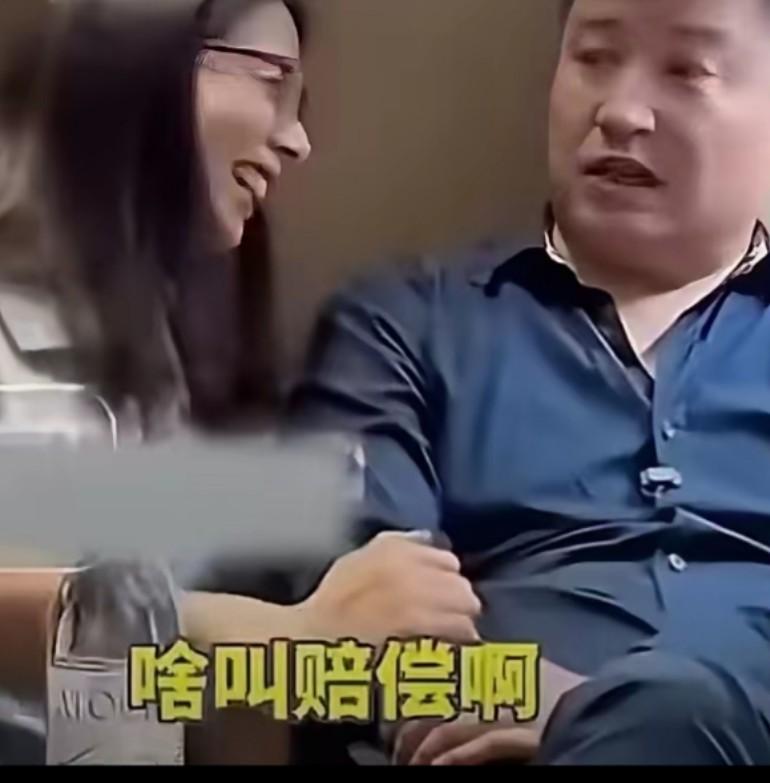 她不是忧郁要自杀了吗，
怎么笑的这么灿烂。
崔丽丽和她老公面对镜头大笑不止，重复