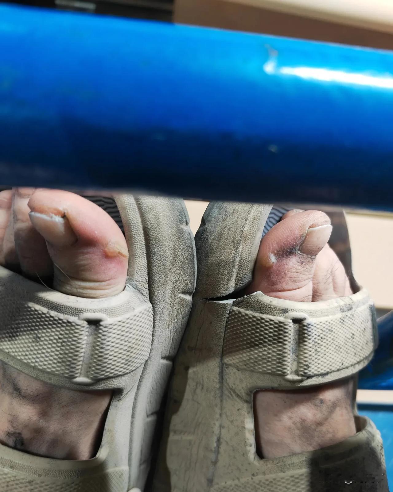 影响夫妻感情的，其实往往是钱。我深有体会，日子里那些因为钱而起的争执，像一根根细
