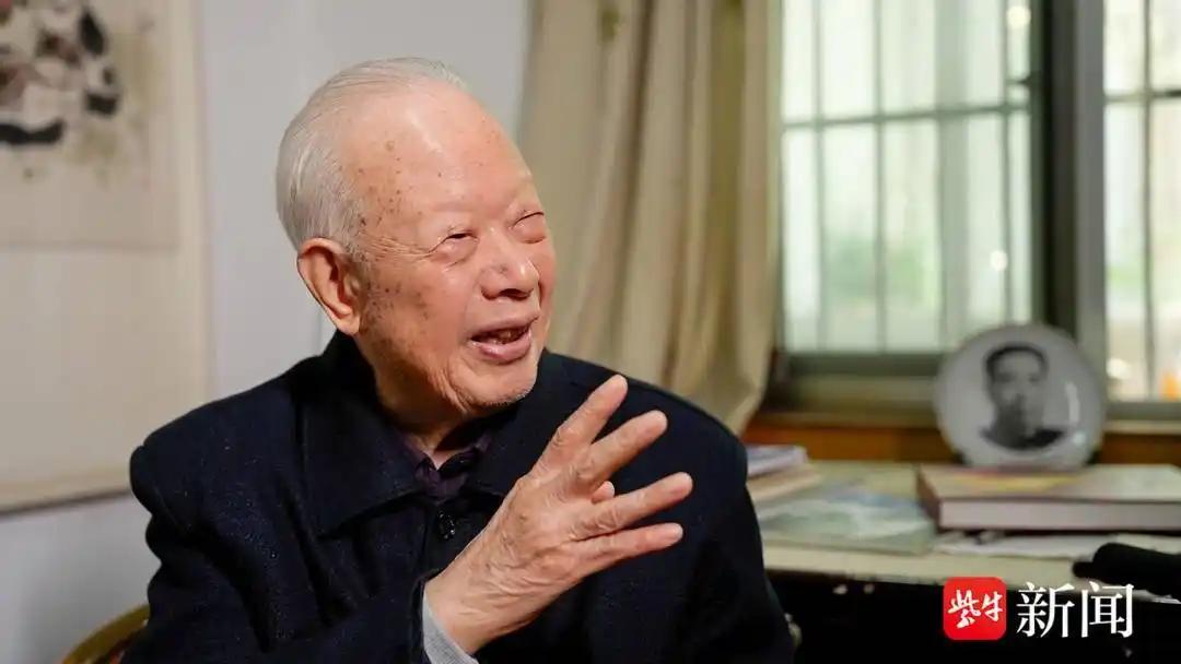 [太阳]“格局拉满！”江苏扬州，九旬篆刻专家在古玩市场一堆真假混放的印章中，淘到
