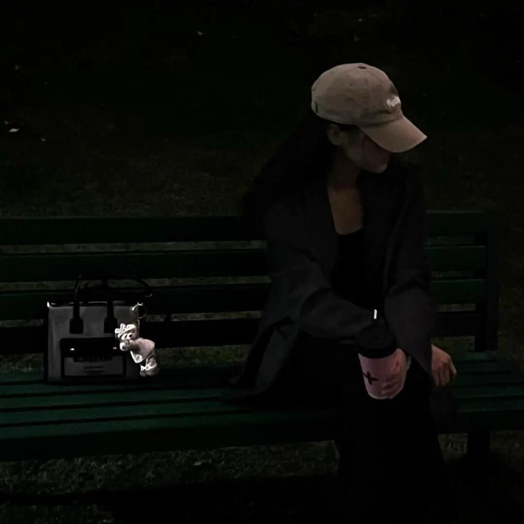 他总是很久才回信息，甚至不回，因为他不喜欢你。 