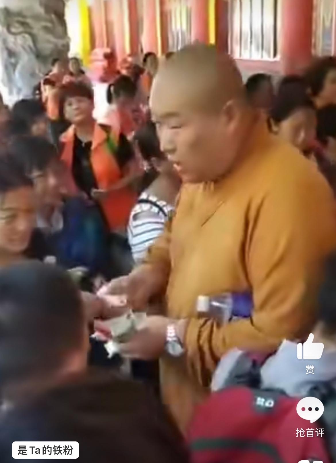 不知道为啥这些中老年妇女特别信佛，送钱、送物、免费做义工，把庙里当家，长期呆庙里