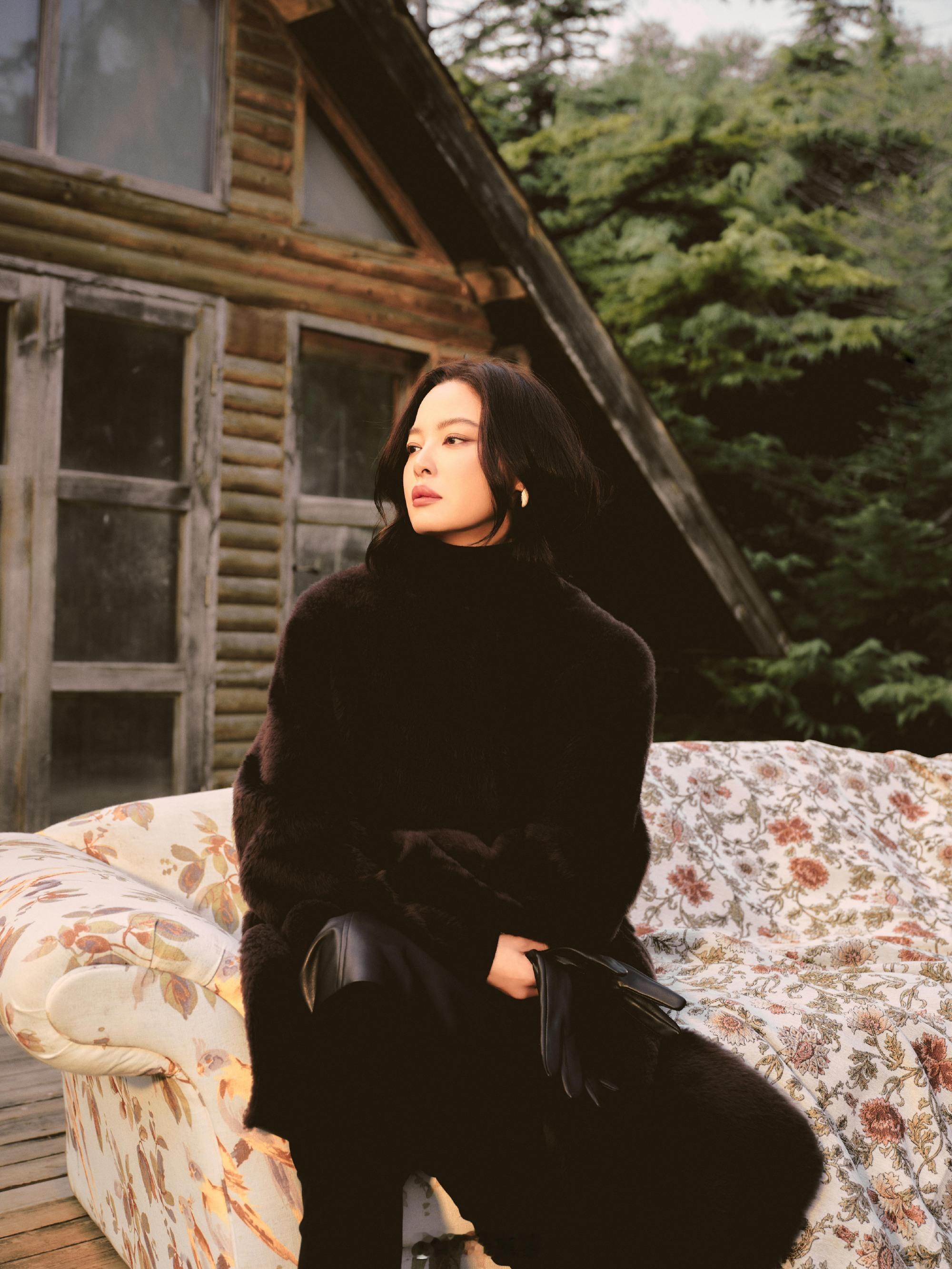 大衣是辛芷蕾的气质开关 辛芷蕾这件棕色大衣简直是行走的影视剧名场面！披上瞬间切换