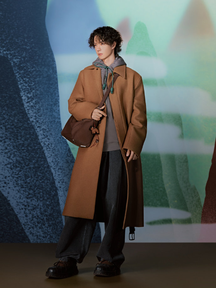 罗意威大秀阵容 品牌大秀星光璀璨，王一博、陈都灵、蒋奇明携手亮相，阵容含金量拉满