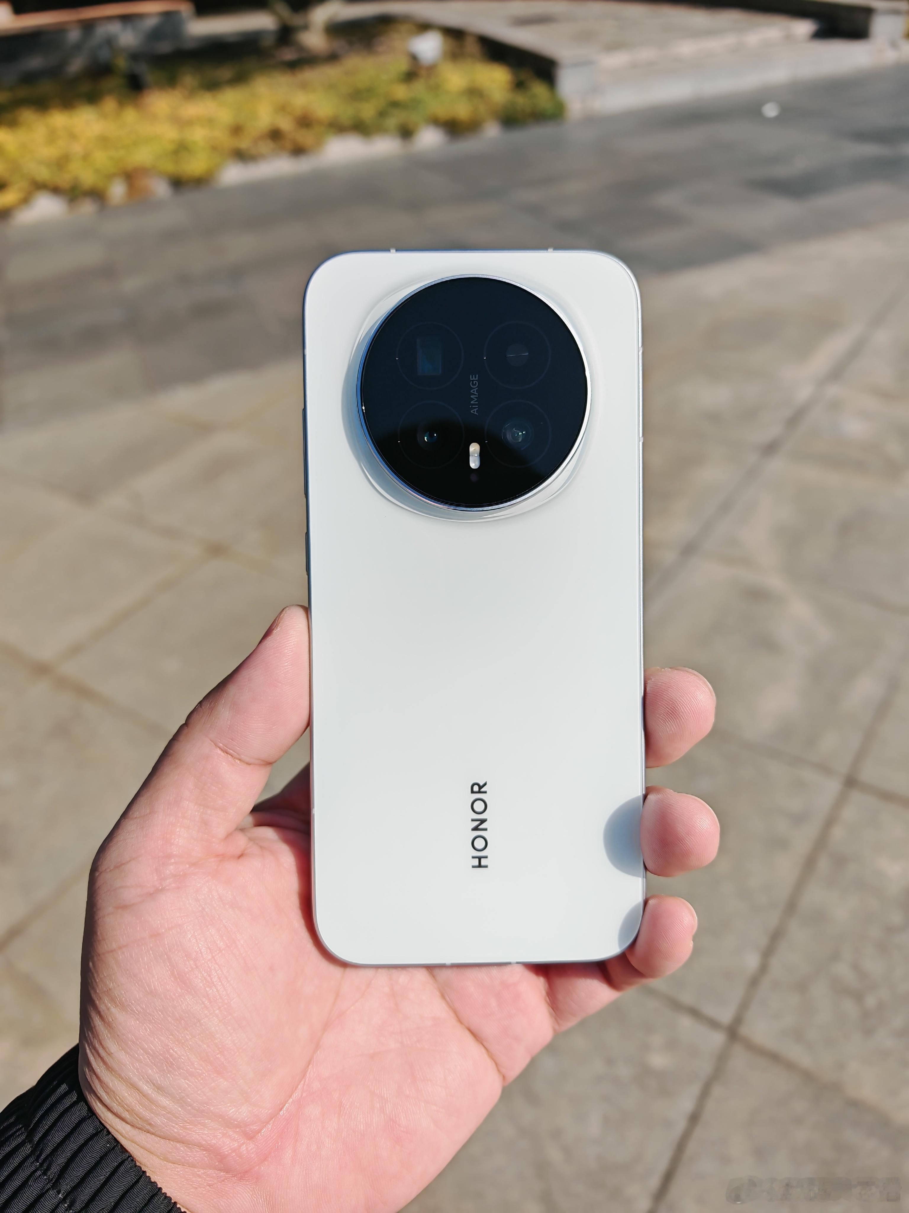 荣耀Magic8标准版用两天了，感觉比7Pro流畅丝滑！ ​​​