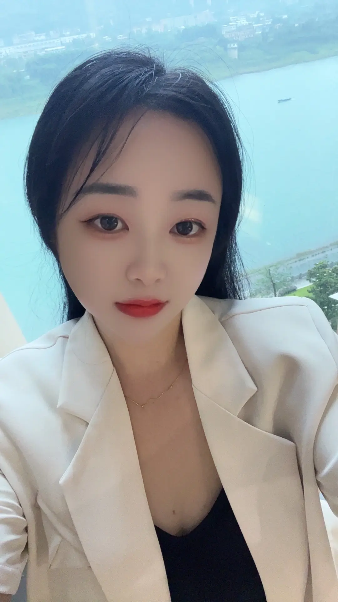 如果一段婚姻寒了心，但又为了孩子不得不留下来，这都是自己活该，现在是为...