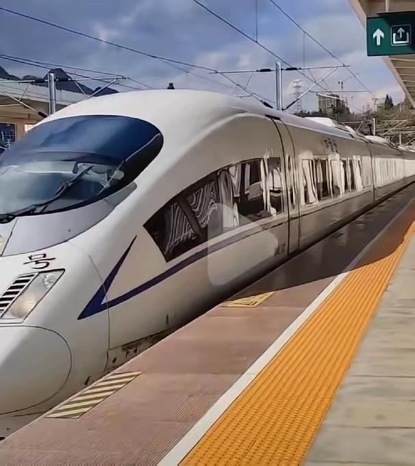 西班牙交通大臣为采购高铁考察多国，结果彻底颠覆认知！
先访德国西门子，对方不仅交