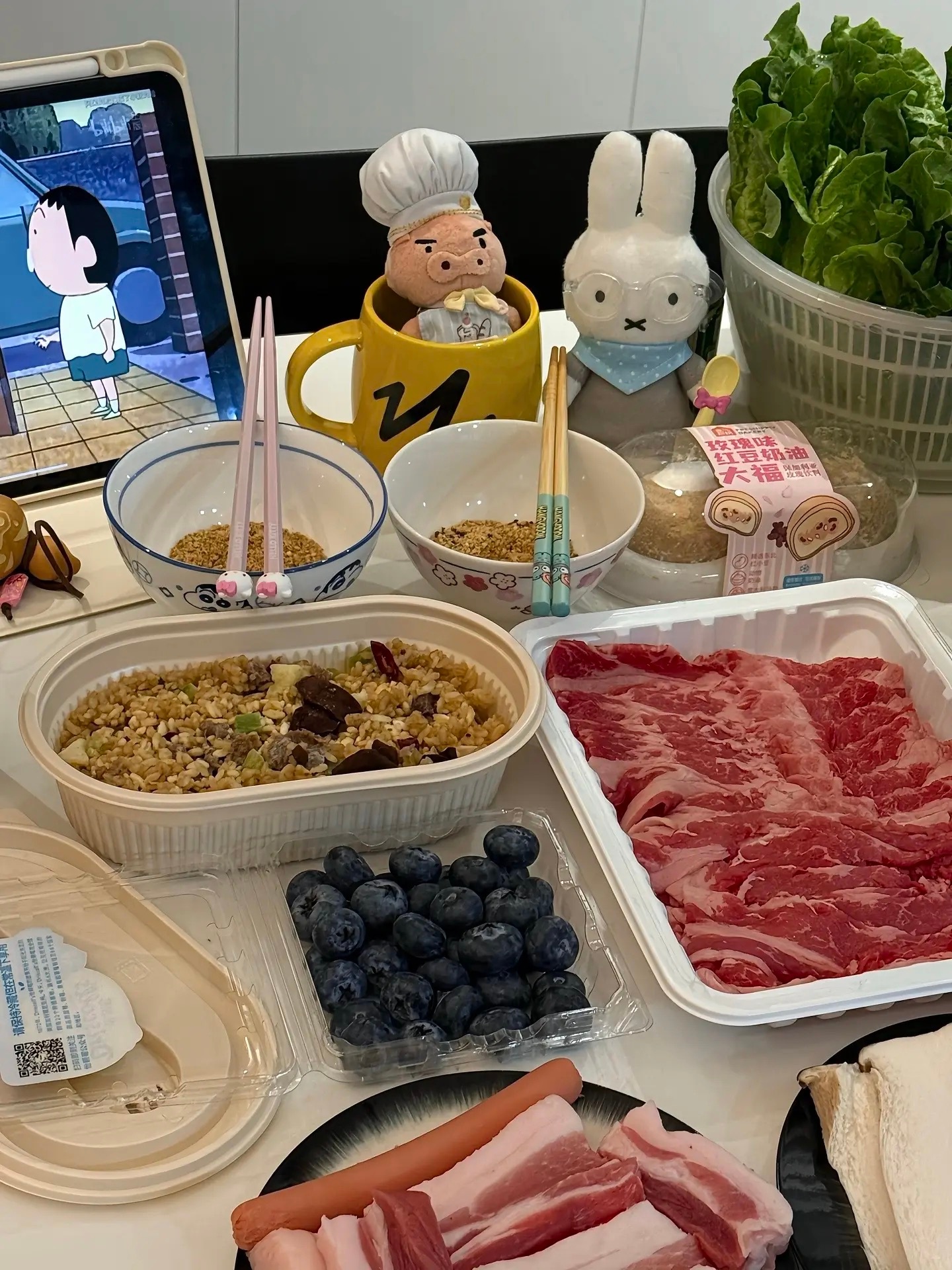 被可爱小物件填满的日常，美食、玩偶、香薰与慢镜头，不用奔赴热闹，宅家就是顶级松弛