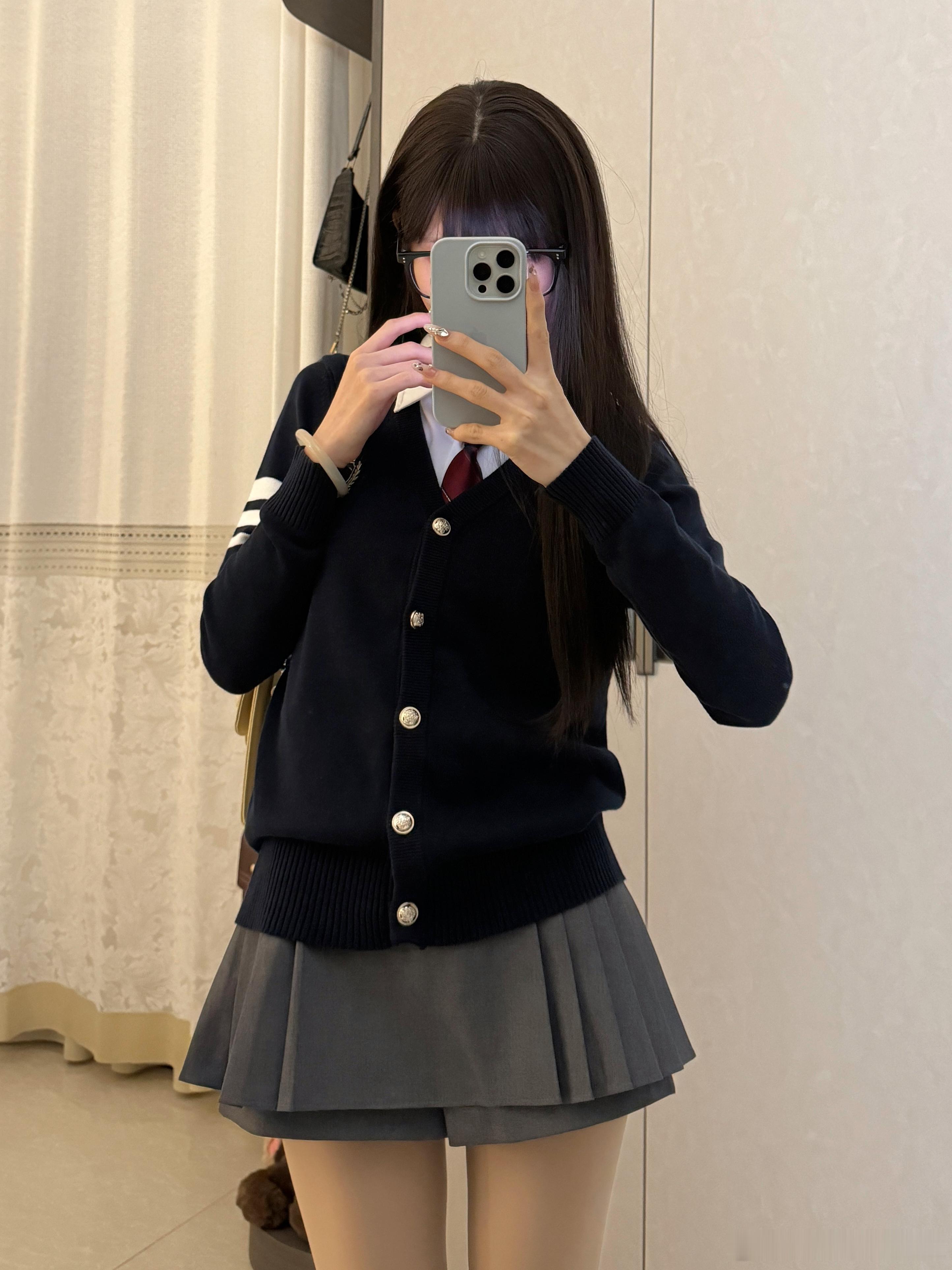 jk[超话]  秋冬当然要穿羽绒啦外套：藤野高下裙： 春日情书   