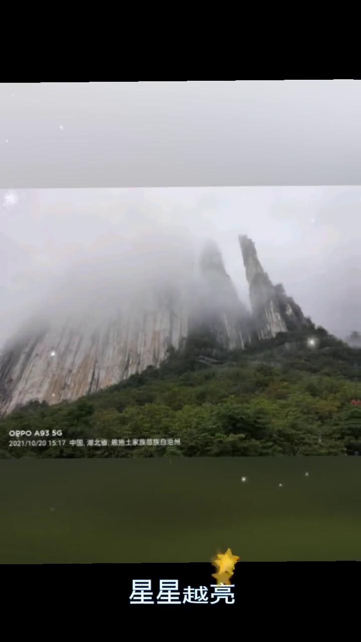 遇见秋天。
没关系天空越黑，星星越亮。我野蛮生长没能成为自己的月亮。