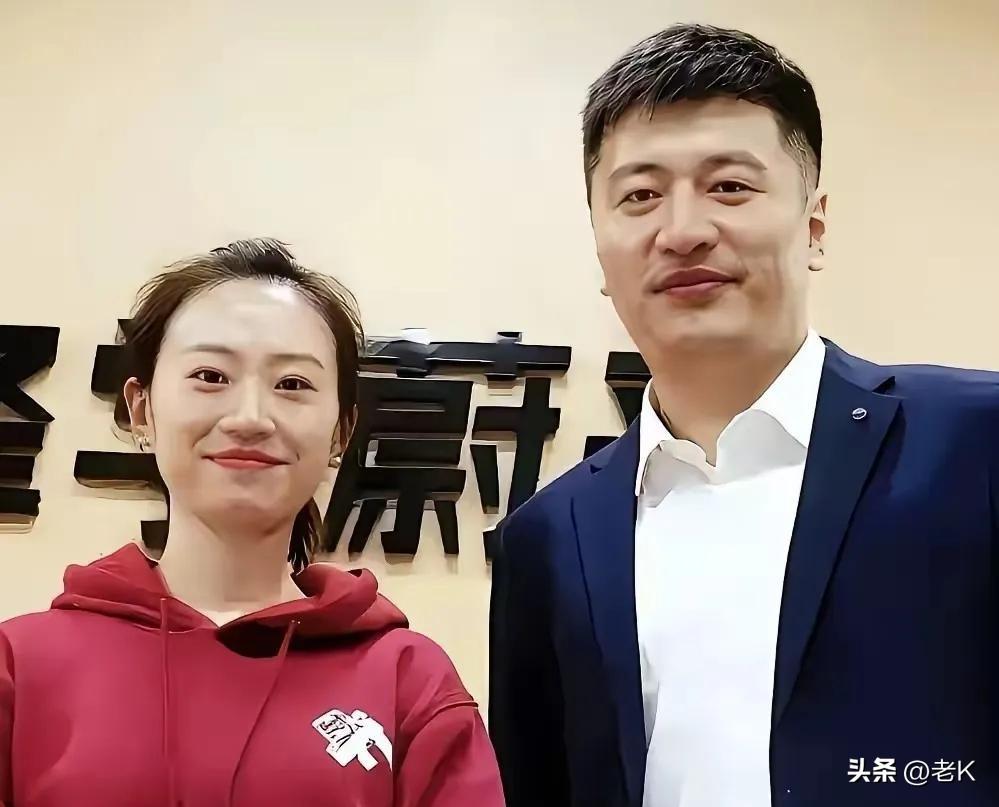 张雪峰的公司有条看似奇怪的规定：员工换了新车，第一天要接他；买了新房，请他吃第一