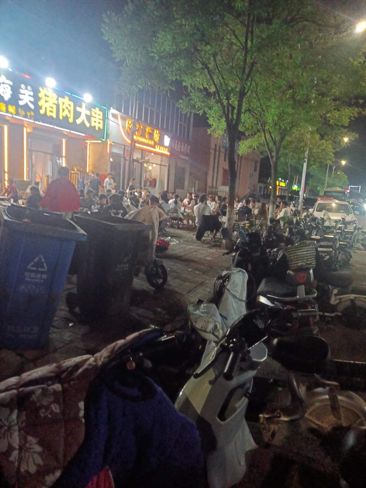 说到底还是儿子没本事！
我们村的老王，前几天娶的儿媳妇，只花了十几万块钱！
楼房