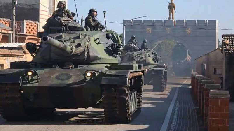 金门街头突现多辆装甲车辆12月30日，台匪軍金门防卫司令部在金门大桥等重要地点附