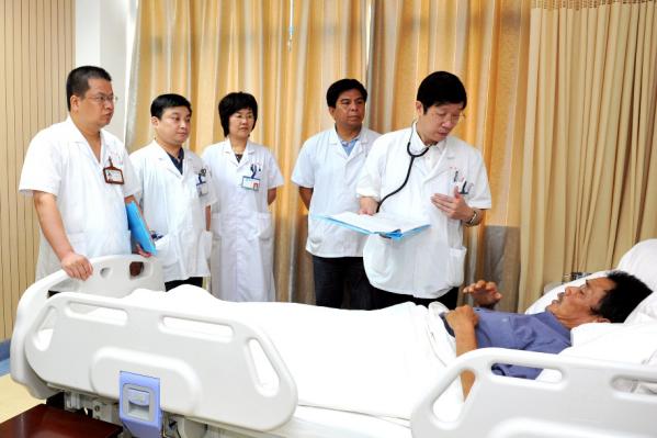 为什么医生收入较高医生的高收入，是对其漫长培养周期、高强度工作与生命责任的合理回