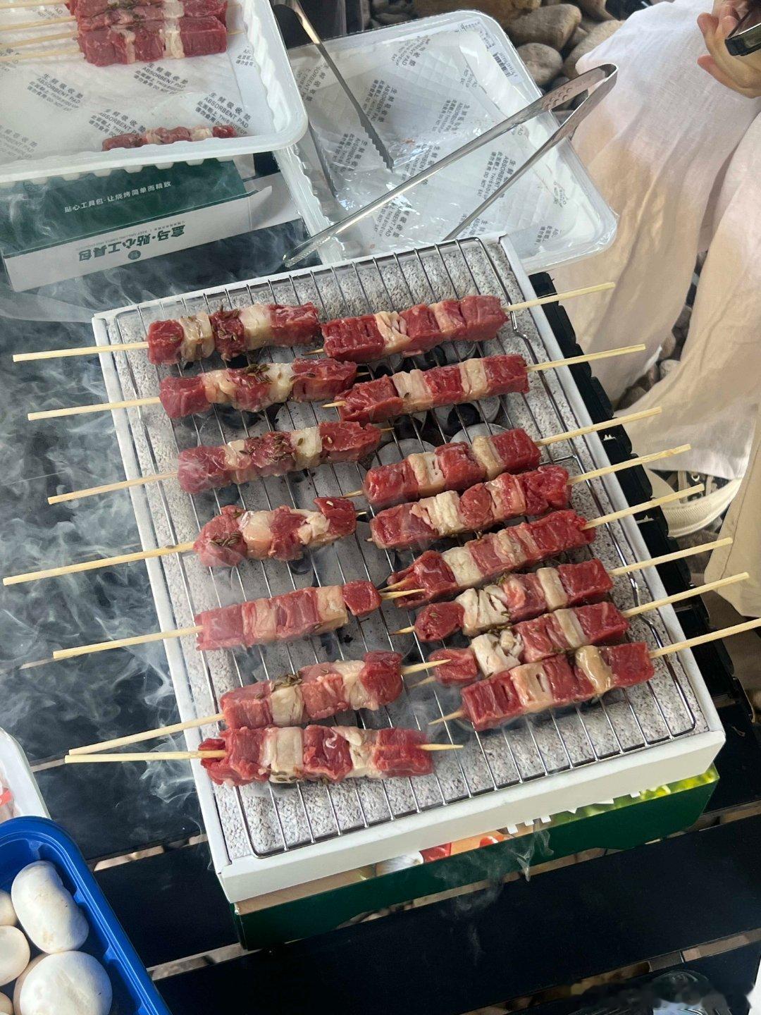 能不能每天都是休息日😭谁能懂周末跟好朋友们在一起露营的幸福感！！水好景好人好！