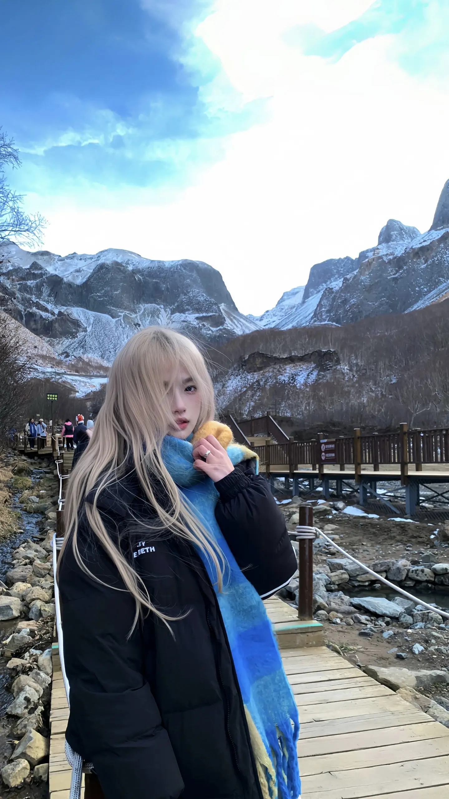 我在飘雪的十二月里 等一个奇迹。