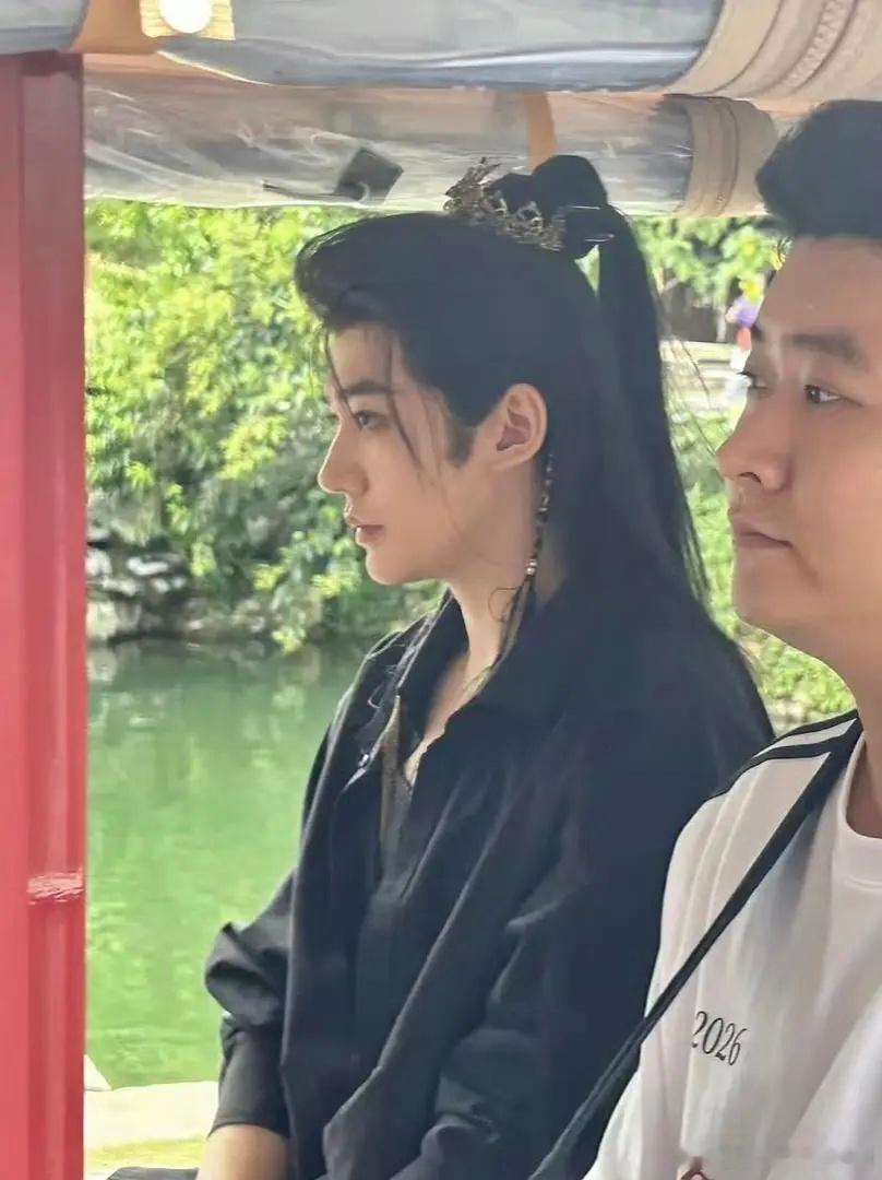 邓为今天百妖谱的造型 