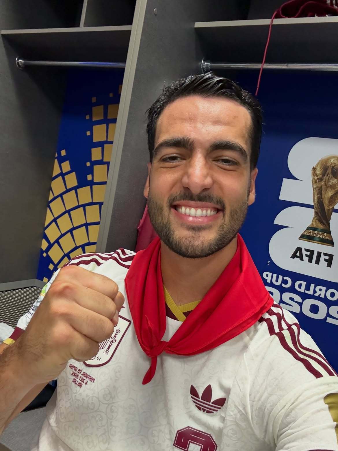 赛后梅里诺带上红领巾了🇪🇸🇪🇸🇪🇸🇪🇸🇪🇸🇪🇸🇪🇸?