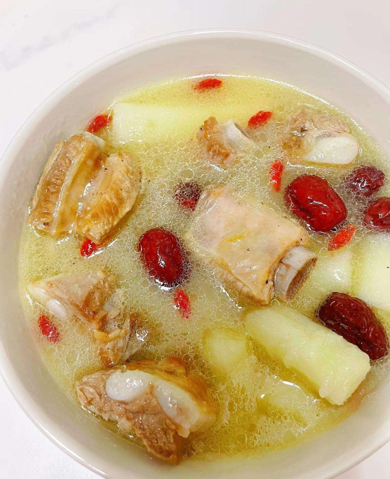 秋冬暖身汤，喝完整晚手脚不凉，还能润喉防燥，增强抵抗力。

外面的奶茶甜腻又不健